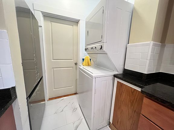 4th image of 36 Golden Ave Floor 1
