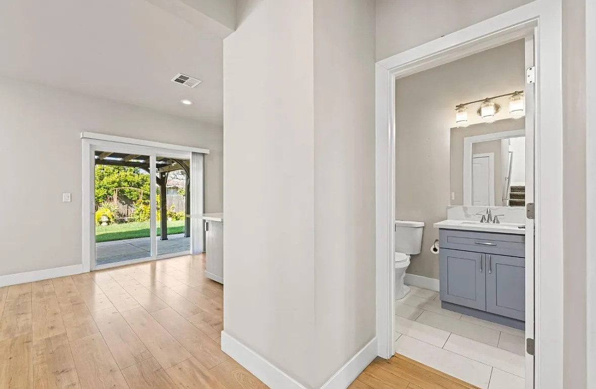 4 bed, 2185 sqft, $3,600 — Photo 3