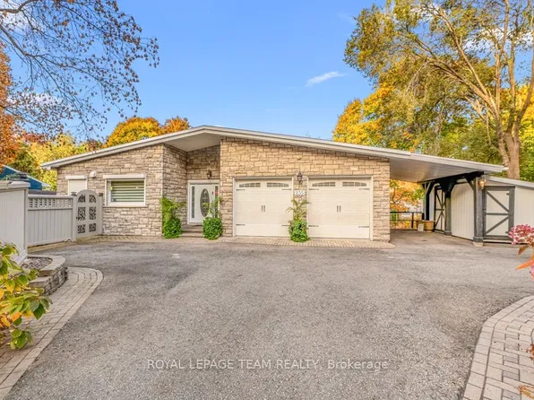 235 Hemlock Rd, Ottawa, ON K1M 1K4