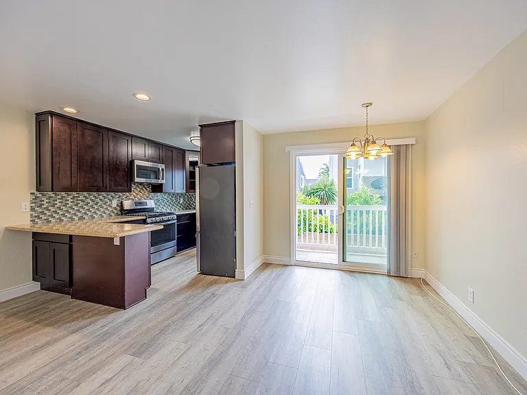 2411 Prospect Ave #107 — Photo 6