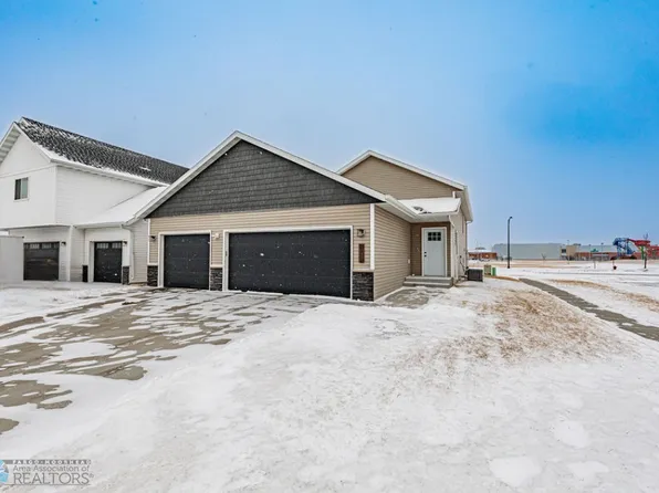 2311 Eagle Valley Dr S, Fargo, ND 58104