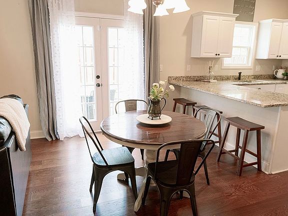 3rd image of 112 McLeod Dr