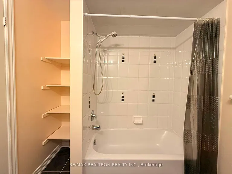 7 Hyacinth St — Photo 33
