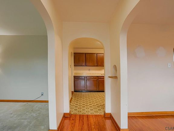2nd image of 904 N Main St