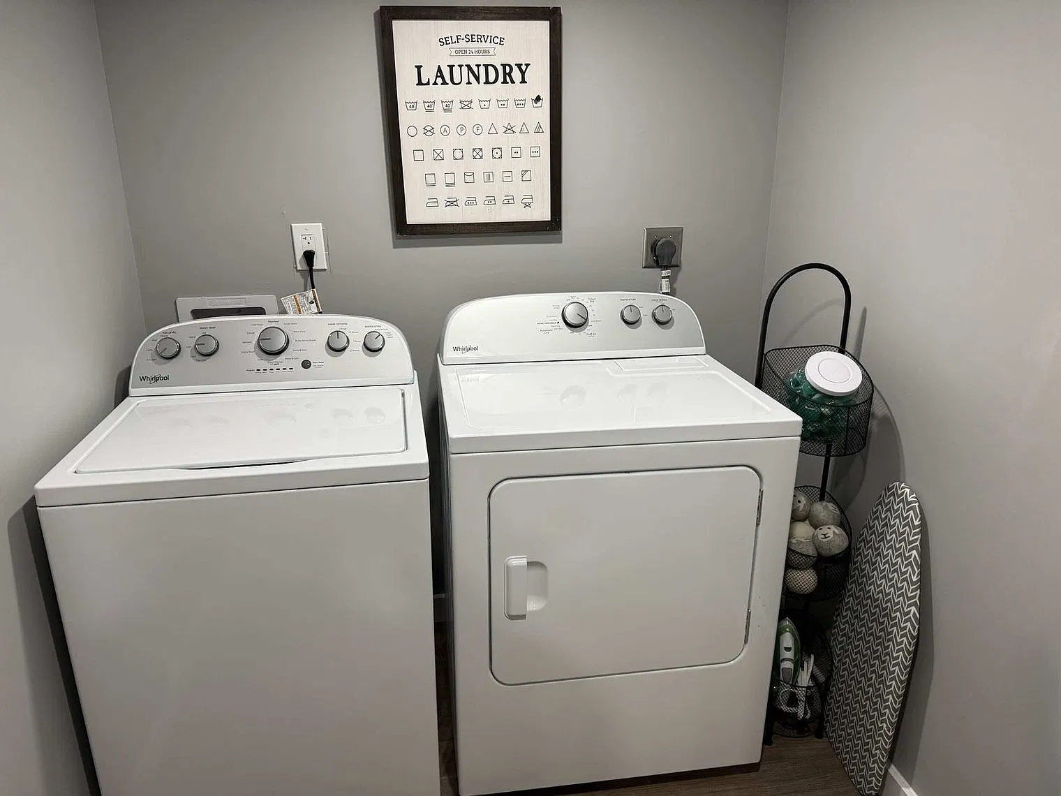 2 bed, 1.0 bath, 1291 sqft, $4,849 — Photo 3