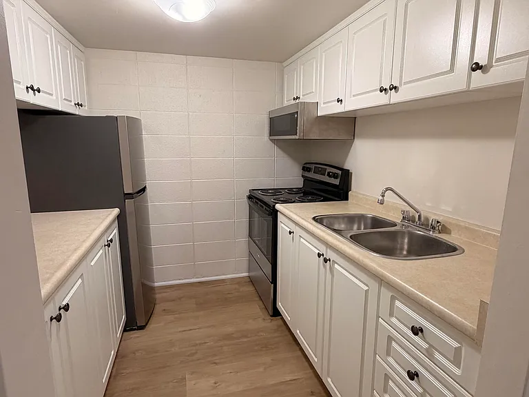 380 Fitch St — Photo 17