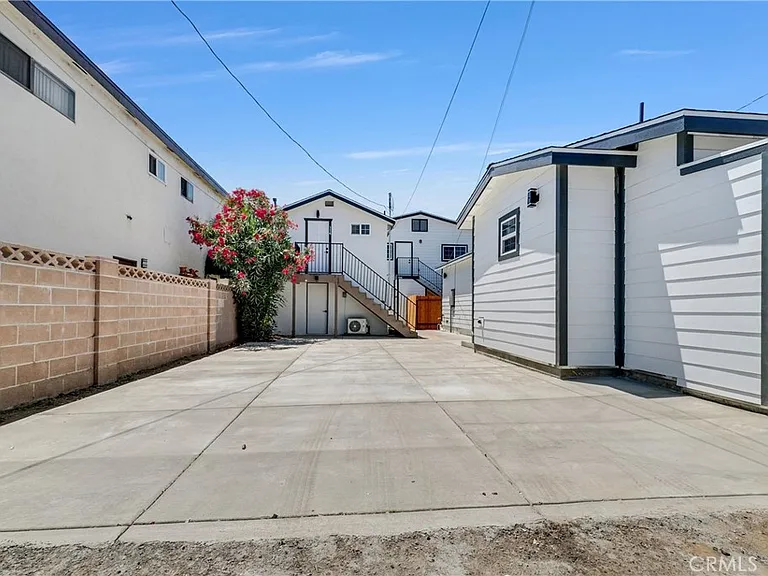 114 N Cornell Ave — Photo 2