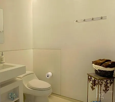 Rented by Hecht Group | media 24