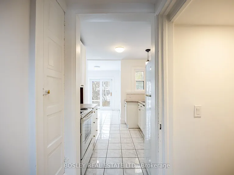 88 Manor Rd E — Photo 21