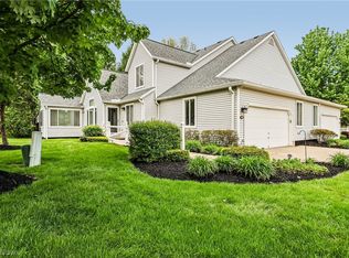 566 Queens Ct, Akron, OH 44321