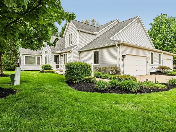 566 Queens Ct, Akron, OH 44321
