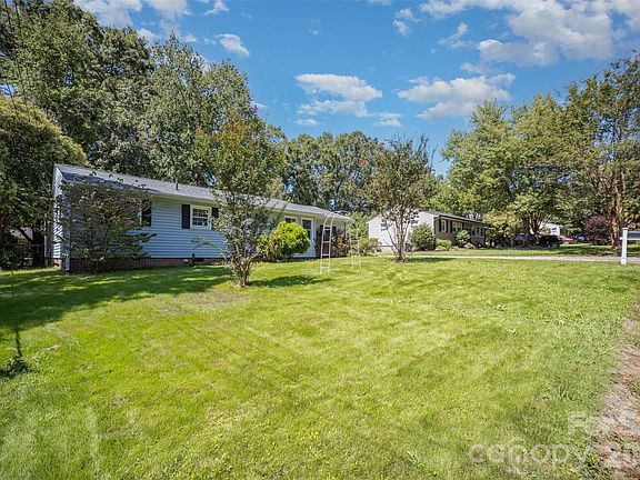 3rd image of 904 Timberlane Dr