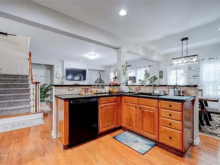380 Simonton Crest Dr — Photo 13