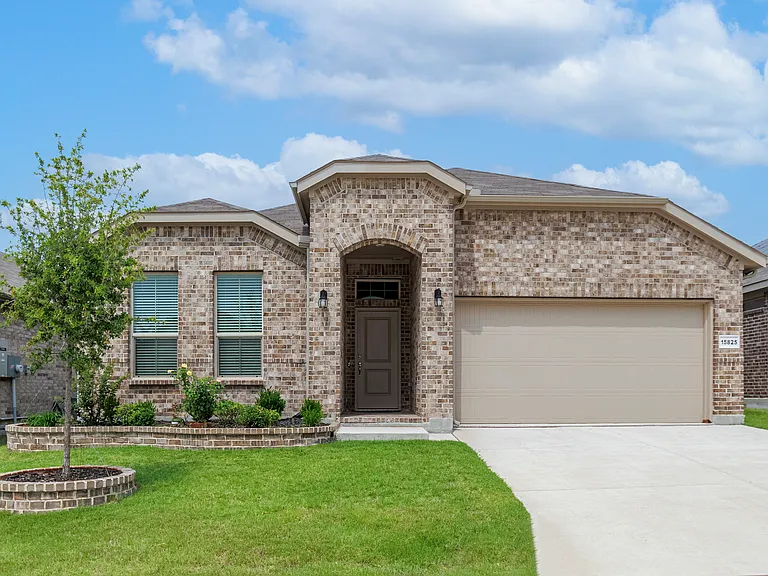 15825 Bronte Ln — Photo 1