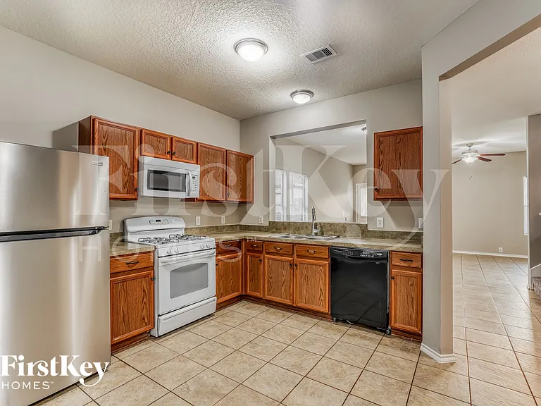 6331 Scotchwood Dr — Photo 9