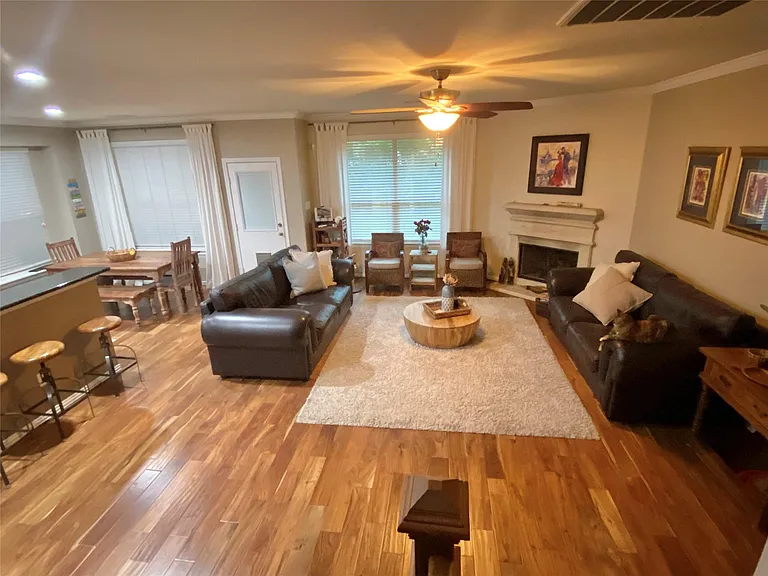 110 N Hawkhurst Cir — Photo 4