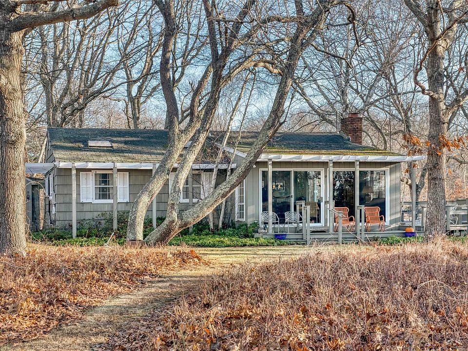 1st image of 31 Peconic Ave