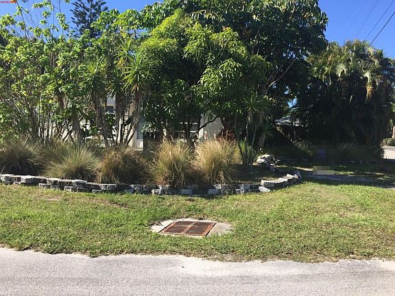 4th image of 2602 Quincy Ave