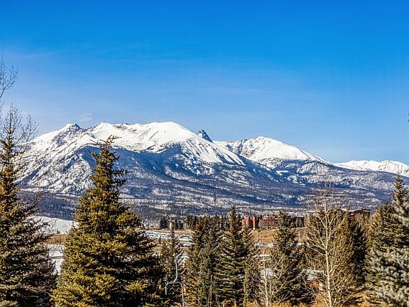 3rd image of 31 Corinthian Cir