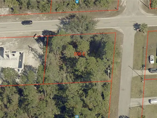 206 E 10th St, Lehigh Acres, FL 33972