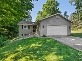 11200 Ivory Valley Dr NE, Rockford, MI 49341