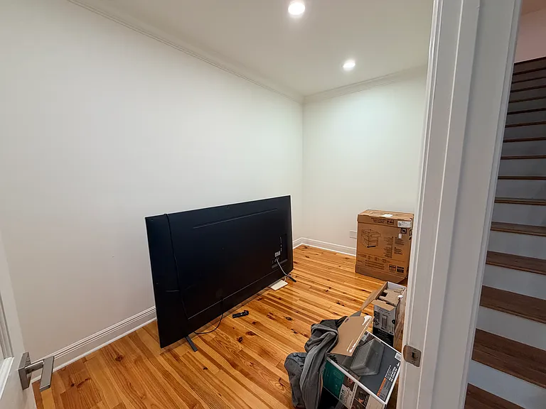 458 Michigan Ave — Photo 13