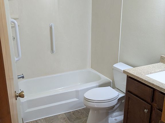 5th image of 460-462 E Highland Ave #460