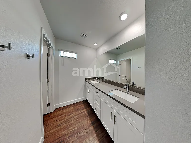 836 Longwood Gardens St — Photo 12