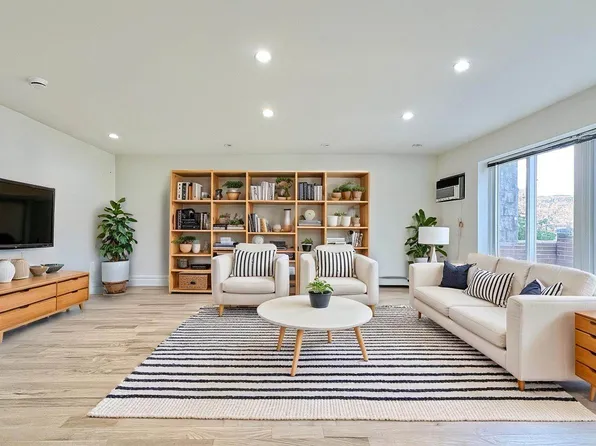 20-21 35th Street image 2 of 12