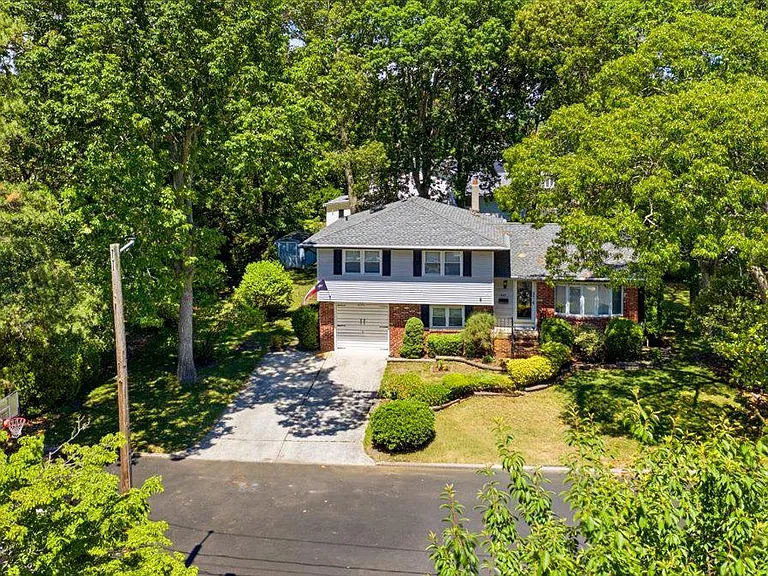 205 Euclid Ave — Photo 3