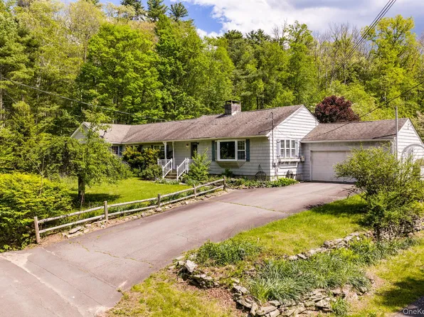 24 Boehmler Road, Sparrowbush, NY 12780