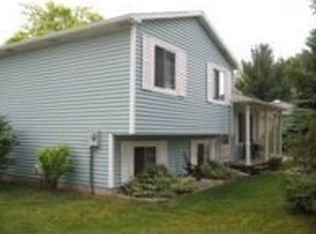 340 Oakwood Ln, Perry, MI 48872