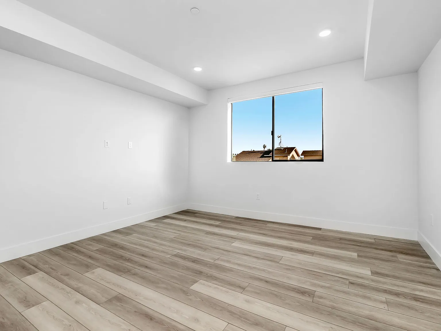 3 bed, 2.5 bath, 1477 sqft, $5,449 — Photo 3