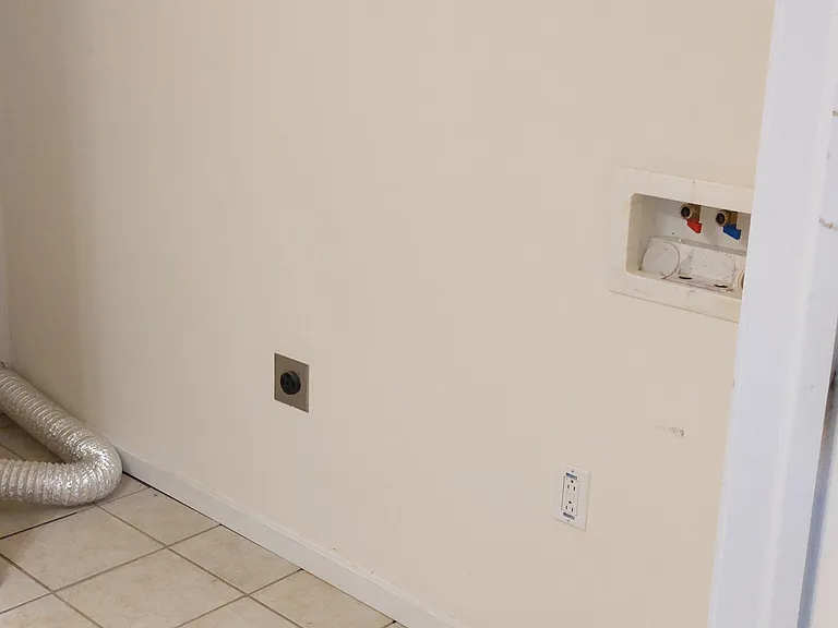1014 Elm St — Photo 11