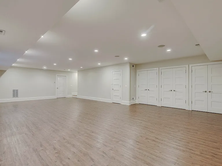 8703 Bradmoor Dr — Photo 48