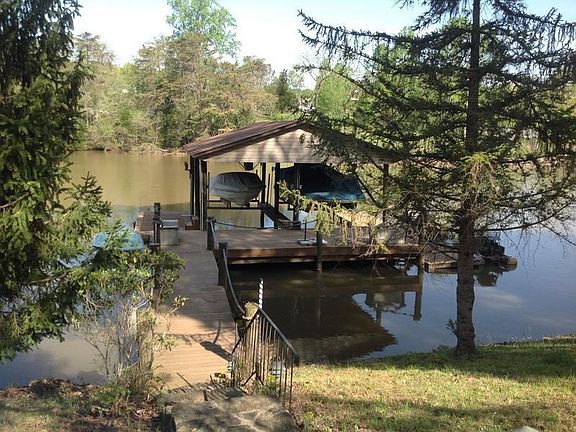 2nd image of 464 Beckys Creek Dr