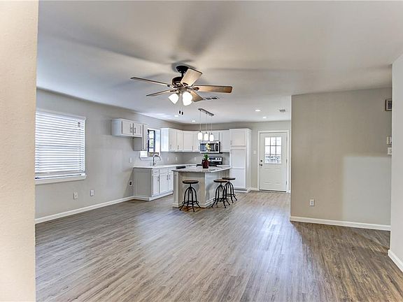 4th image of 825 Pine Mountain Dr