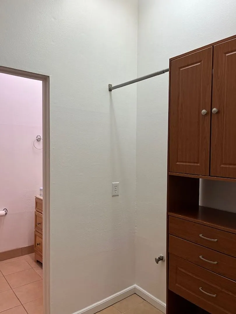 Orchid Manor Studio - Lease Pending — Photo 3