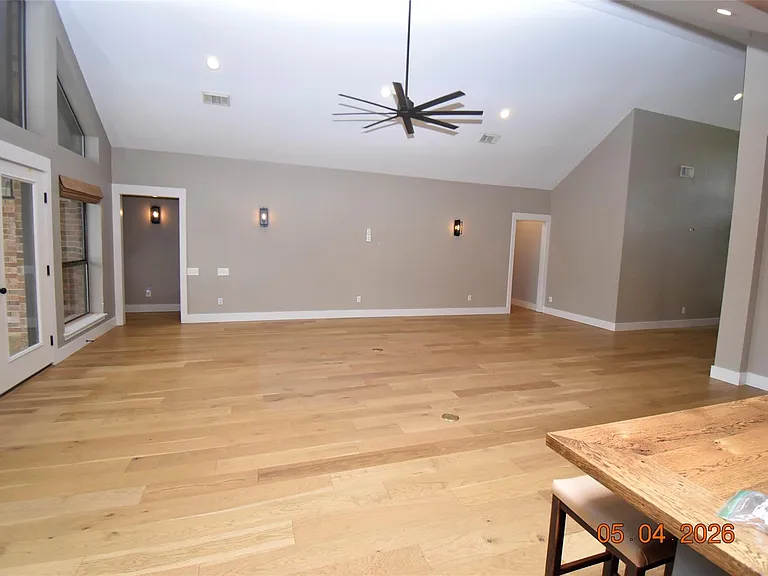 421 Creekside Dr — Photo 11