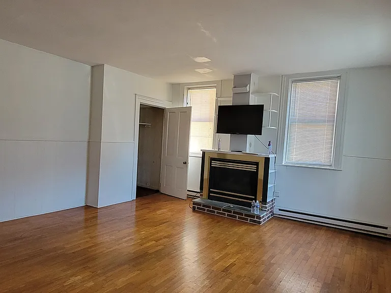 102 Pine St #1 — Photo 3
