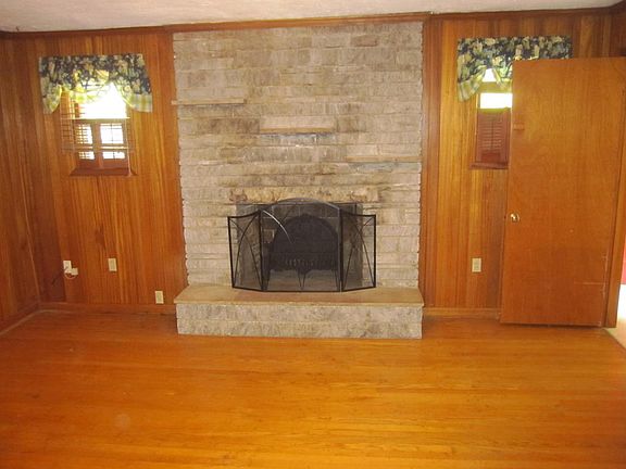 3rd image of 600 Centeroak Dr