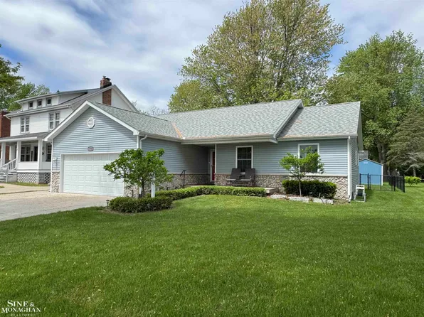1741 Saint Clair River Dr, Algonac, MI 48001