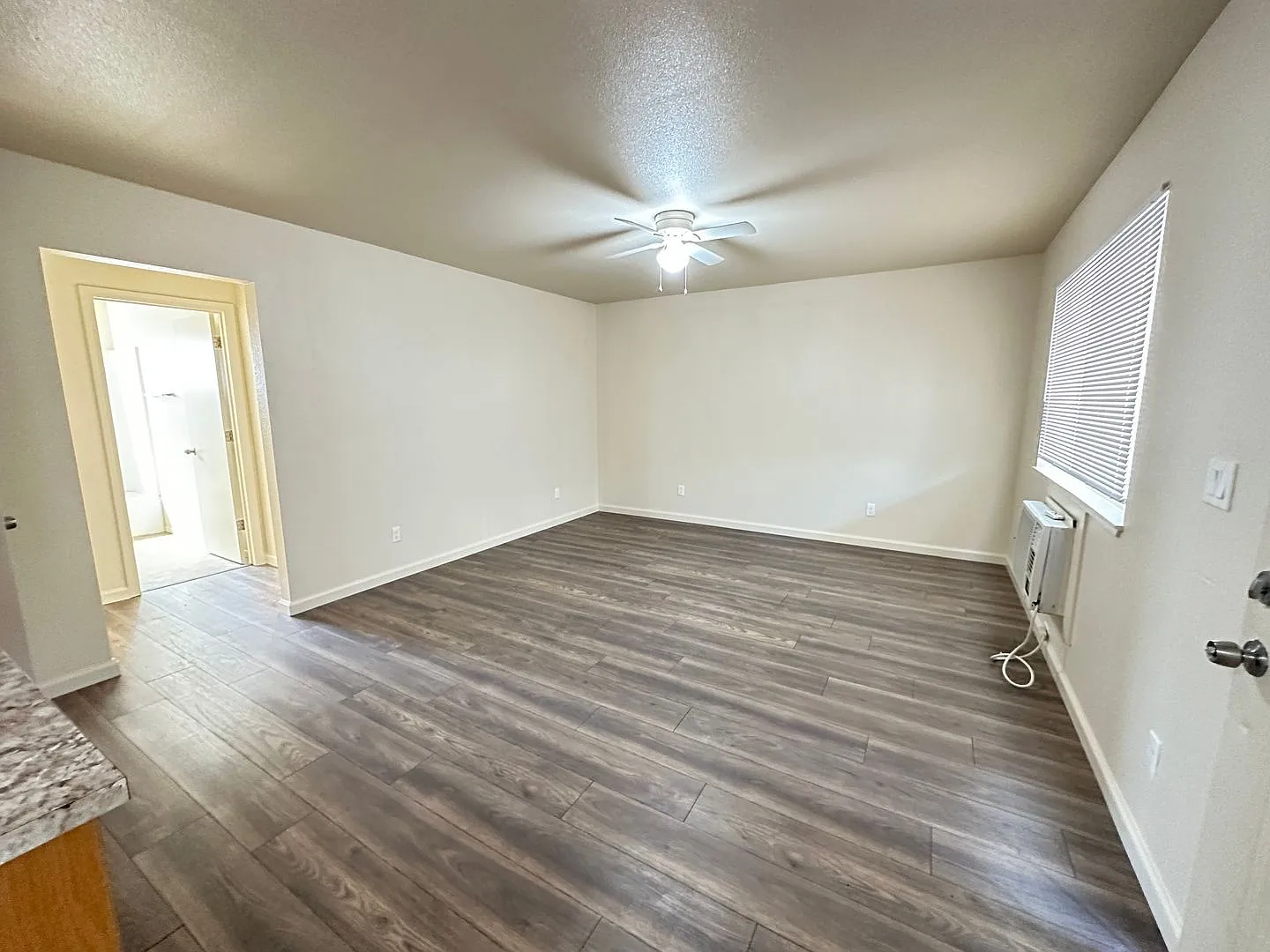 Lake Crest Apartments — Photo 4