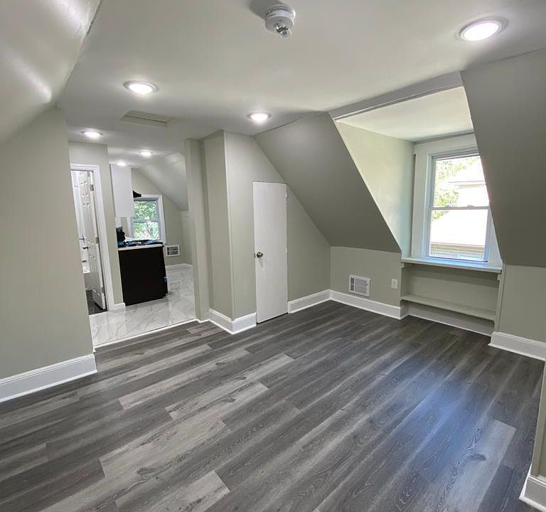 2nd image of 33 S Munn Ave #3L