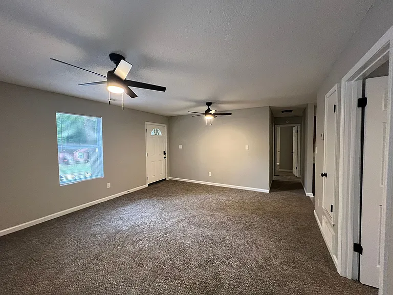 56 W Rollins Rd — Photo 12
