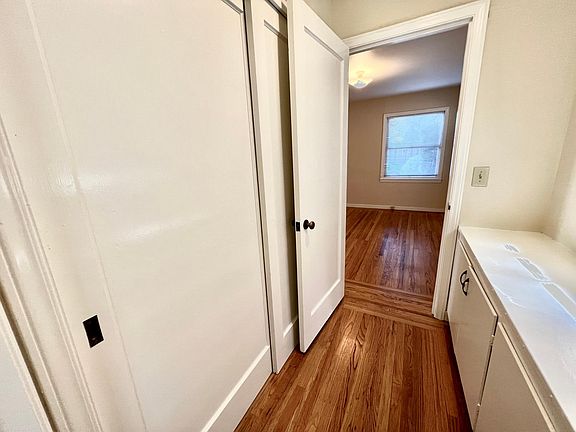 4th image of 963 Menlo Ave