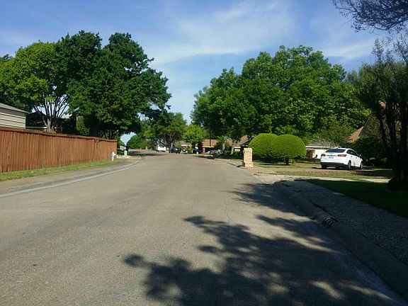 5th image of 801 Robin Meadow Dr