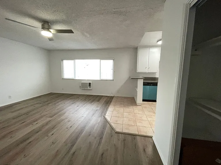 6340 Vineland Ave — Photo 14