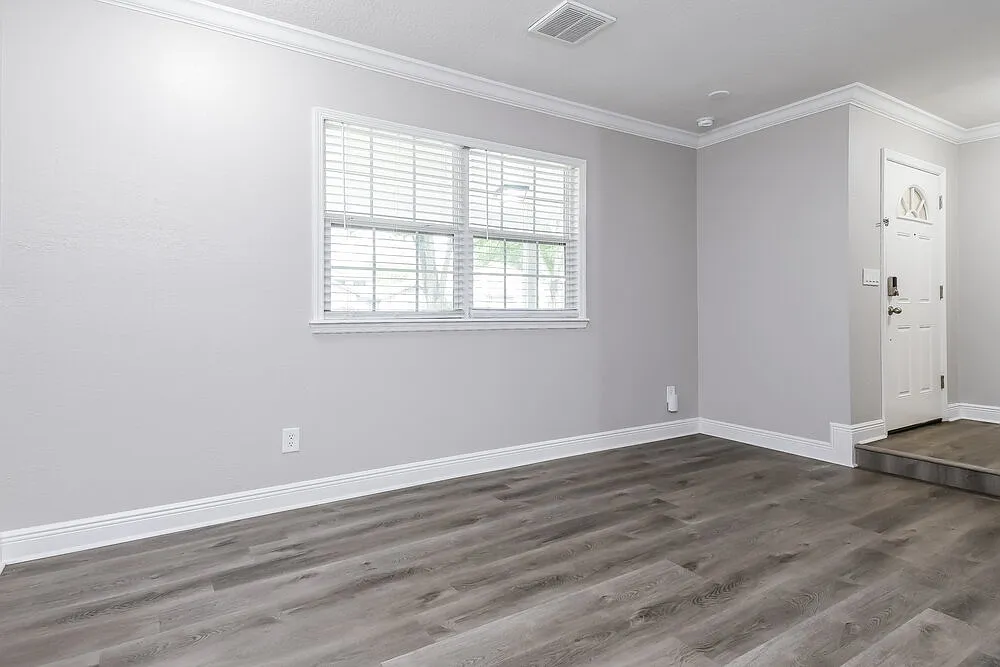 3 bed, 2.0 bath, 1432 sqft, $3,590 — Photo 4
