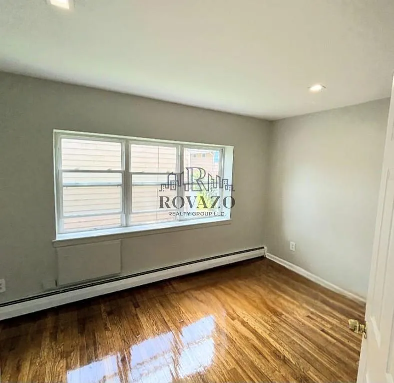 Building Photo - 111-112 Lincoln Ave #B1